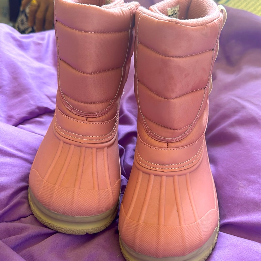 Oshkosh brand new but to tags pink boot